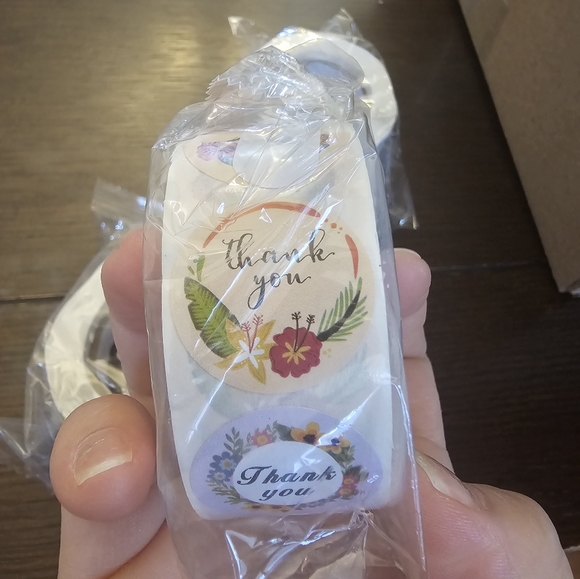 Thank you stickers 300 each roll - Picture 2 of 9